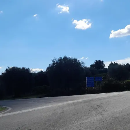 8380 La Via Delle Terme *