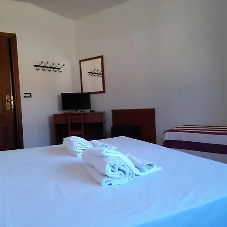 8380 La Via Delle Terme *