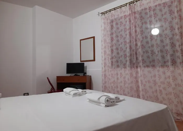 8380 La Via Delle Terme 3* מונטמראנו