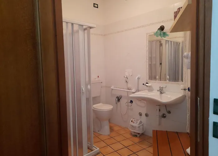 בית הארחה 8380 La Via Delle Terme